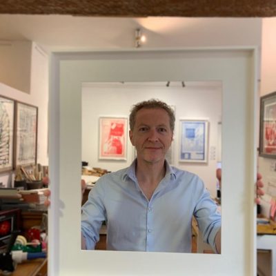 Donner du sens aux bureaux et à la vie en entreprise, c'est possible, en proposant aux salariés et clients des expositions d'art contemporain.